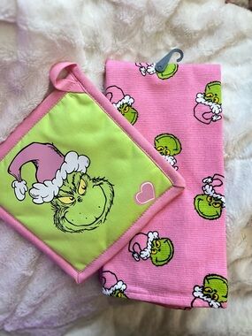NEW Grinch Pink & Green Holiday Pot Holder and Towel Set